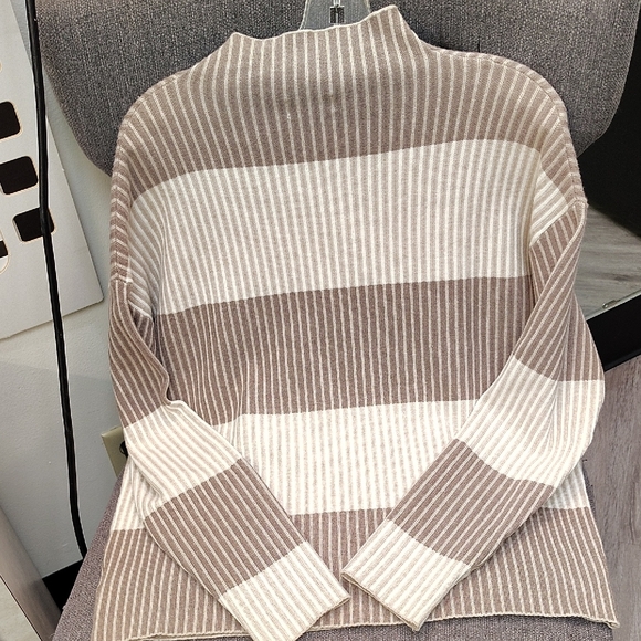 Adrienne Vittadini Brown and Cream Knit Top - Picture 3 of 4